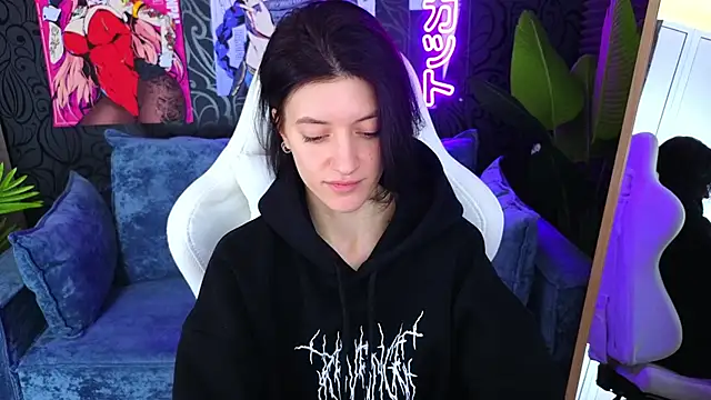 roxy riot  online show from February 18, 2025, 4:26 am