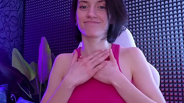 roxy riot  online show from February 28, 2025, 7:37 am