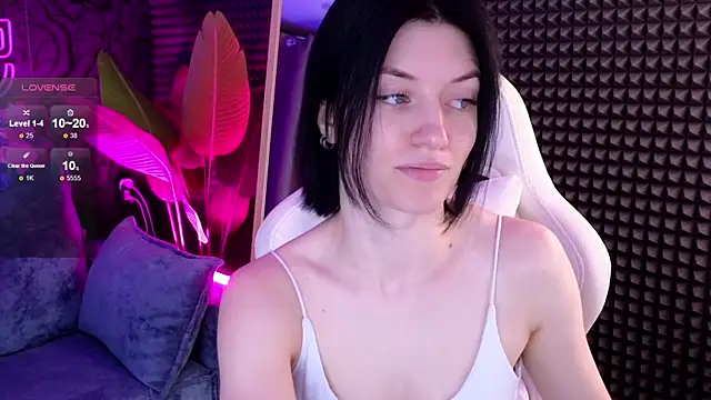 roxy riot  online show from September 18, 2025, 1:40 am