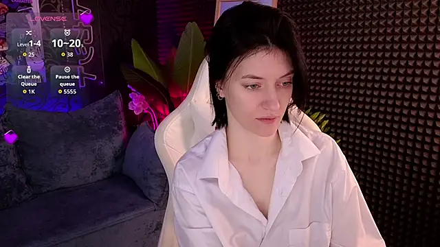 roxy riot  online show from September 26, 2025, 1:31 am