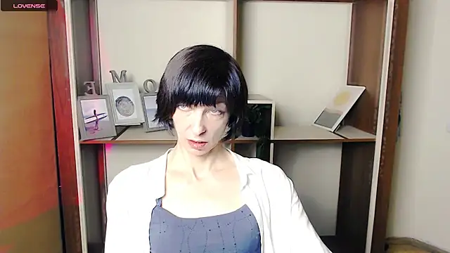 Snapshot of _AngeliaFlow_ chatting on October 13, 2025, 6:57 am AngeliaFlow online show from October 13, 2025, 6:57 am