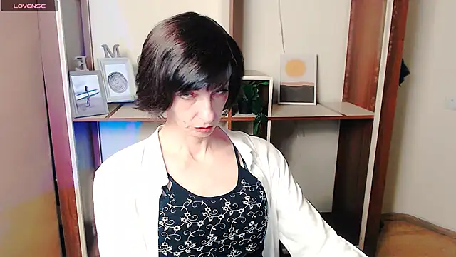 Snapshot of _AngeliaFlow_ chatting on October 15, 2025, 6:57 am AngeliaFlow online show from October 15, 2025, 6:57 am