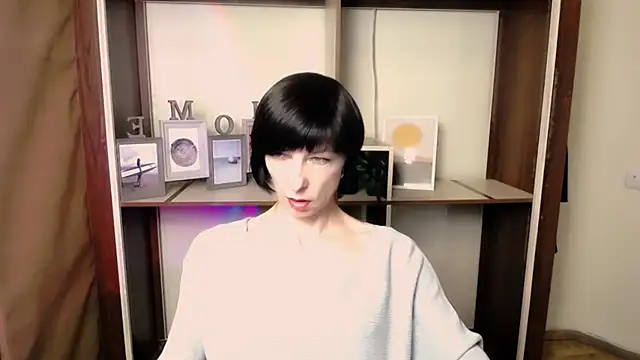  AngeliaFlow  online show from January 7, 2026, 4:20 pm