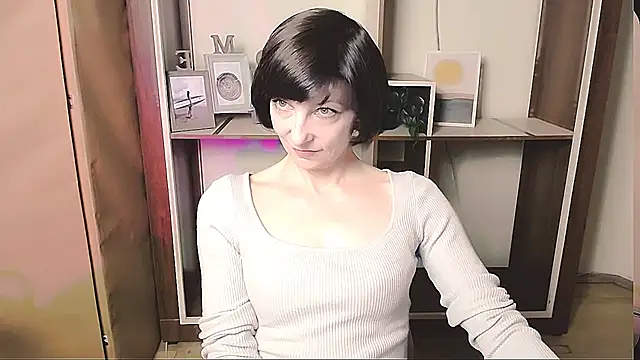 Snapshot of _AngeliaFlow_ chatting on May 5, 2026, 8:22 am AngeliaFlow online show from May 5, 2026, 8:22 am