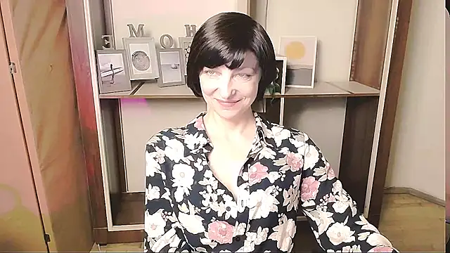 Snapshot of _AngeliaFlow_ chatting on May 6, 2026, 8:41 am AngeliaFlow online show from May 6, 2026, 8:41 am