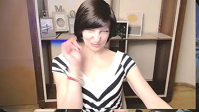 Snapshot of _AngeliaFlow_ chatting on May 7, 2026, 8:20 am AngeliaFlow online show from May 7, 2026, 8:20 am