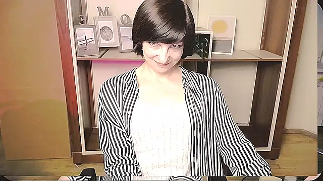 Snapshot of _AngeliaFlow_ chatting on May 8, 2026, 8:30 am AngeliaFlow online show from May 8, 2026, 8:30 am