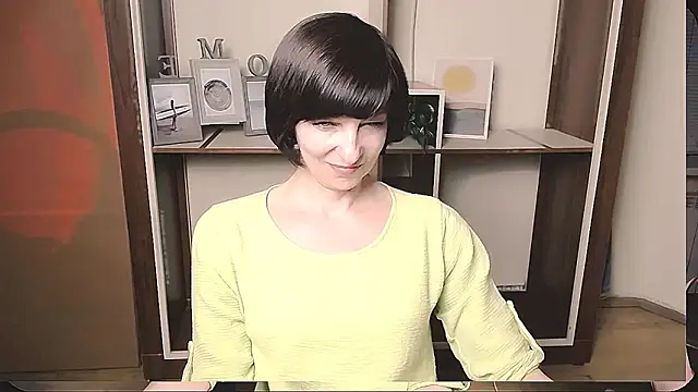 Snapshot of _AngeliaFlow_ chatting on May 9, 2026, 8:30 am AngeliaFlow online show from May 9, 2026, 8:30 am