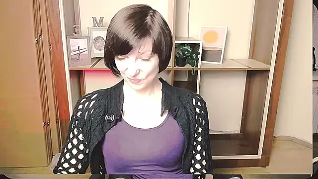 Snapshot of _AngeliaFlow_ chatting on May 13, 2026, 8:34 am AngeliaFlow online show from May 13, 2026, 8:34 am