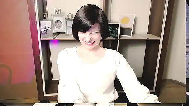 Snapshot of _AngeliaFlow_ chatting on May 16, 2026, 10:36 am AngeliaFlow online show from May 16, 2026, 10:36 am