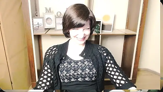 Snapshot of _AngeliaFlow_ chatting on May 18, 2026, 8:53 am AngeliaFlow online show from May 18, 2026, 8:53 am