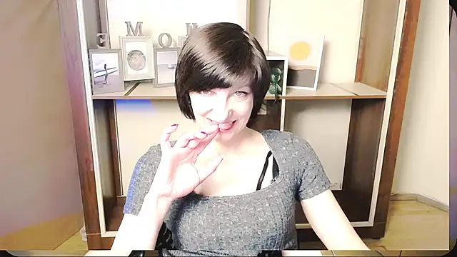 Snapshot of _AngeliaFlow_ chatting on May 19, 2026, 8:09 am AngeliaFlow online show from May 19, 2026, 8:09 am