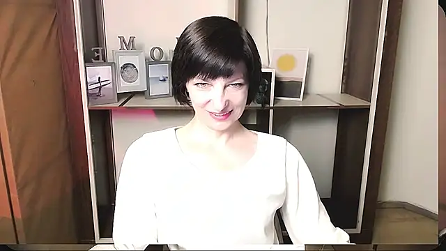 Snapshot of _AngeliaFlow_ chatting on June 6, 2026, 7:02 am AngeliaFlow online show from June 6, 2026, 7:02 am