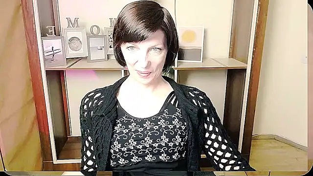 Snapshot of _AngeliaFlow_ chatting on June 17, 2026, 8:06 am AngeliaFlow online show from June 17, 2026, 8:06 am