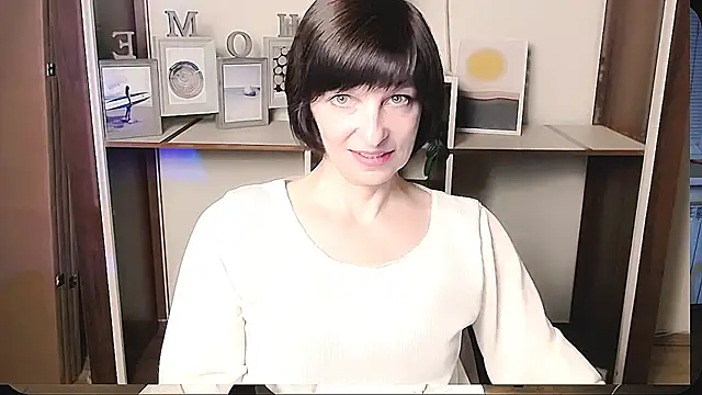 Snapshot of _AngeliaFlow_ chatting on June 22, 2026, 9:06 am AngeliaFlow online show from June 22, 2026, 9:06 am