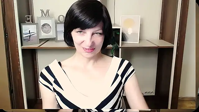 Snapshot of _AngeliaFlow_ chatting on June 30, 2026, 7:53 am AngeliaFlow online show from June 30, 2026, 7:53 am