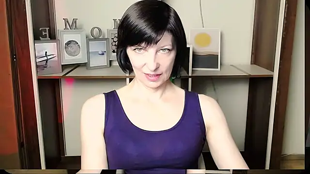 Snapshot of _AngeliaFlow_ chatting on July 2, 2026, 8:42 am AngeliaFlow online show from July 2, 2026, 8:42 am