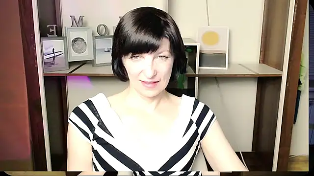 Snapshot of _AngeliaFlow_ chatting on July 4, 2026, 8:20 am AngeliaFlow online show from July 4, 2026, 8:20 am
