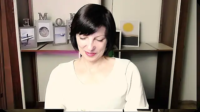 Snapshot of _AngeliaFlow_ chatting on July 6, 2026, 10:01 am AngeliaFlow online show from July 6, 2026, 10:01 am