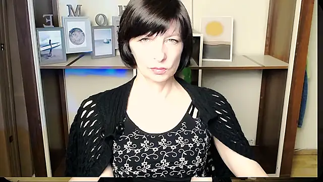 Snapshot of _AngeliaFlow_ chatting on July 8, 2026, 9:03 am AngeliaFlow online show from July 8, 2026, 9:03 am