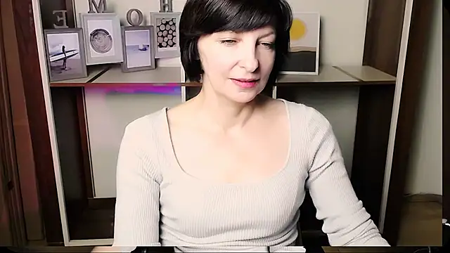 Snapshot of _AngeliaFlow_ chatting on July 20, 2026, 10:50 am AngeliaFlow online show from July 20, 2026, 10:50 am