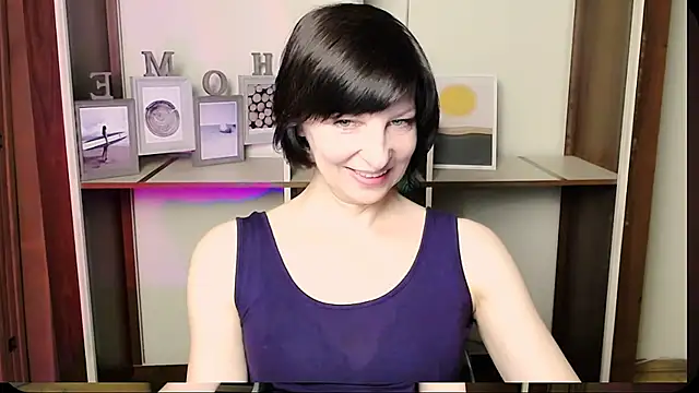 Snapshot of _AngeliaFlow_ chatting on July 21, 2026, 8:05 am AngeliaFlow online show from July 21, 2026, 8:05 am