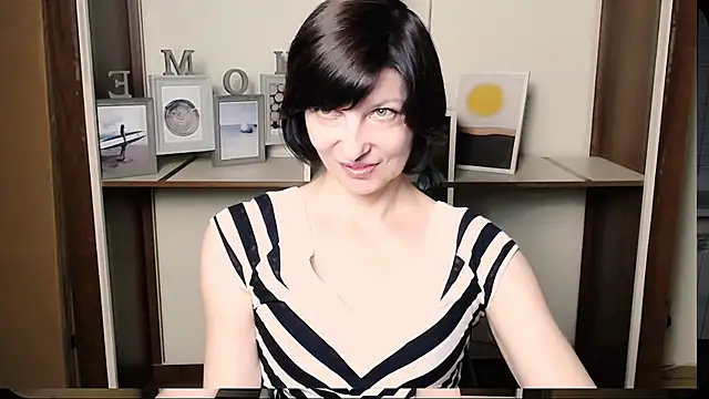 Snapshot of _AngeliaFlow_ chatting on July 28, 2026, 12:48 pm AngeliaFlow online show from July 28, 2026, 12:48 pm