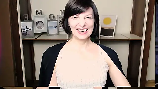 Snapshot of _AngeliaFlow_ chatting on July 30, 2026, 7:40 am AngeliaFlow online show from July 30, 2026, 7:40 am