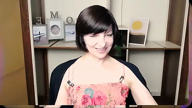 Snapshot of _AngeliaFlow_ chatting on August 1, 2026, 8:24 am AngeliaFlow online show from August 1, 2026, 8:24 am