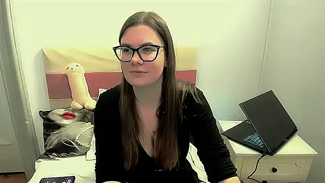 Snapshot of CarolineFlirt chatting on November 5, 2025, 4:07 pm CarolineFlirt online show from November 5, 2025, 4:07 pm