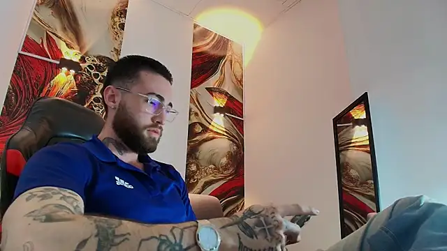 Snapshot of Luke_davis01 chatting on November 18, 2025, 2:43 pm Luke davis01 online show from November 18, 2025, 2:43 pm