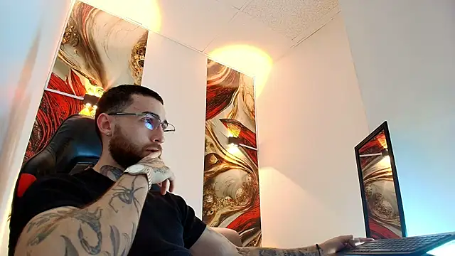Luke davis01 online show from April 30, 2026, 1:06 pm