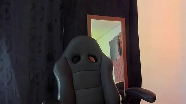 Snapshot of Sophia_Brunett chatting on February 19, 2025, 6:33 am Sophia Brunett online show from February 19, 2025, 6:33 am