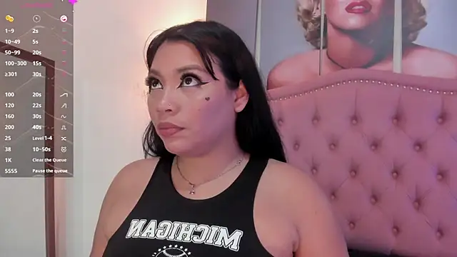 Snapshot of Sophia_Brunett chatting on February 21, 2025, 3:23 am Sophia Brunett online show from February 21, 2025, 3:23 am