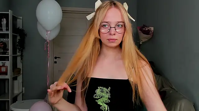 Bellla Murrr online show from March 21, 2025, 4:07 pm