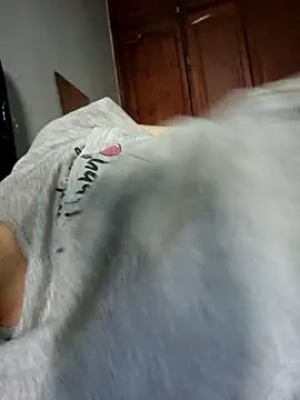 Snapshot of Milan-88 chatting on September 21, 2025, 8:27 am Milan-88 online show from September 21, 2025, 8:27 am