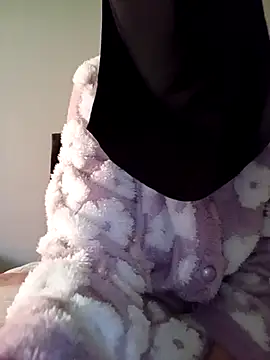 Snapshot of Milan-88 chatting on December 22, 2025, 3:31 pm Milan-88 online show from December 22, 2025, 3:31 pm