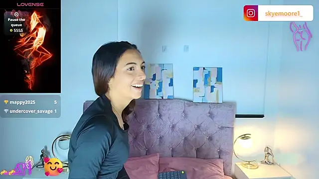 Snapshot of Skye_Moore chatting on September 26, 2025, 11:58 am Skye Moore online show from September 26, 2025, 11:58 am