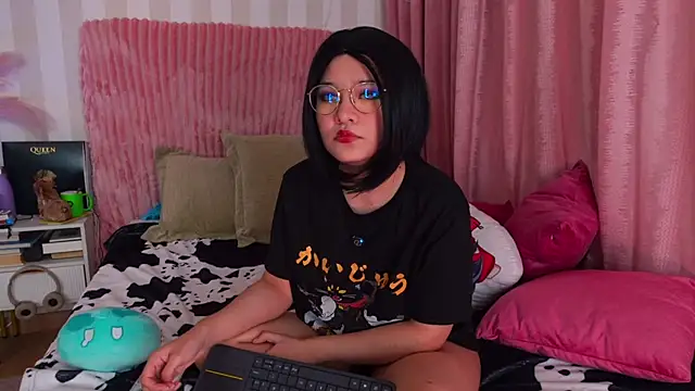 Snapshot of NataliaNovak chatting on May 8, 2026, 12:54 pm NataliaNovak online show from May 8, 2026, 12:54 pm