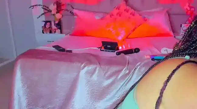 Snapshot of KourtneyEvans chatting on February 8, 2025, 6:22 pm KourtneyEvans online show from February 8, 2025, 6:22 pm