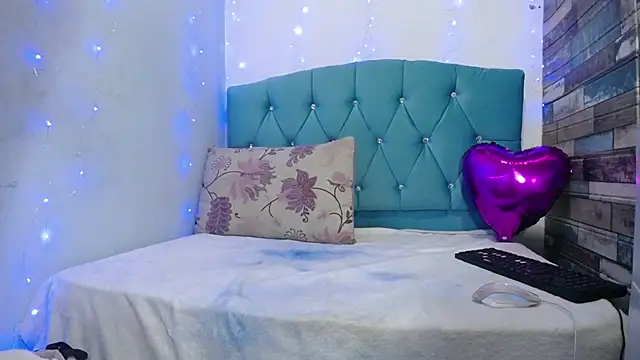 Snapshot of Tiana_Ebony18 chatting on March 4, 2025, 12:01 pm Tiana Ebony18 online show from March 4, 2025, 12:01 pm