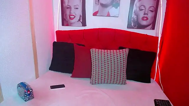 Snapshot of Tiana_Ebony18 chatting on September 25, 2025, 11:58 am Tiana Ebony18 online show from September 25, 2025, 11:58 am