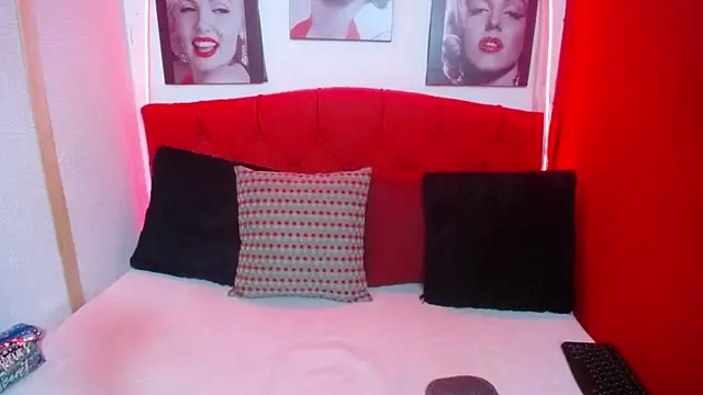 Snapshot of Tiana_Ebony18 chatting on September 28, 2025, 11:59 am Tiana Ebony18 online show from September 28, 2025, 11:59 am