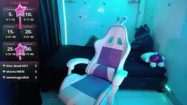 hello kityy25 online show from February 19, 2025, 3:17 am