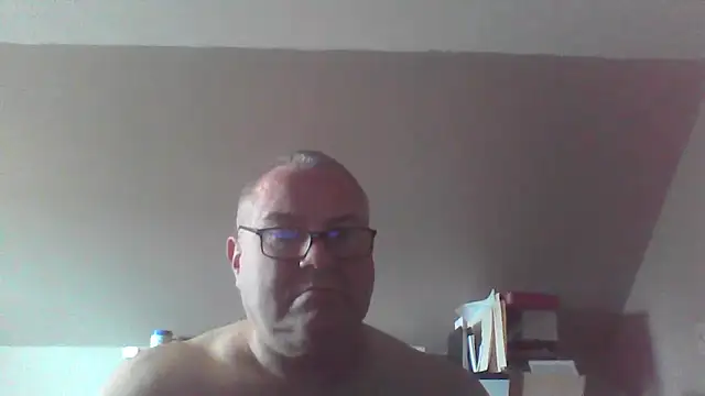mkestr69 online show from May 1, 2026, 7:51 pm