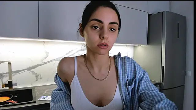 Snapshot of EmiliaZen chatting on February 7, 2025, 5:51 pm EmiliaZen online show from February 7, 2025, 5:51 pm