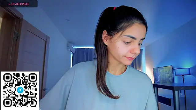 Snapshot of EmiliaZen chatting on September 14, 2025, 12:37 pm EmiliaZen online show from September 14, 2025, 12:37 pm