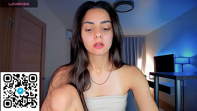 Snapshot of EmiliaZen chatting on September 15, 2025, 5:02 pm EmiliaZen online show from September 15, 2025, 5:02 pm