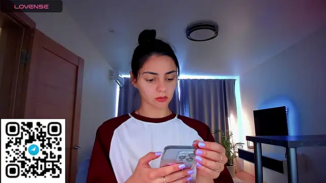 Snapshot of EmiliaZen chatting on September 17, 2025, 1:02 pm EmiliaZen online show from September 17, 2025, 1:02 pm