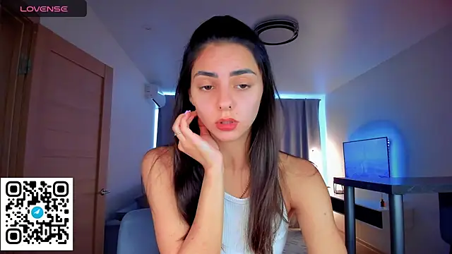 Snapshot of EmiliaZen chatting on September 19, 2025, 11:22 am EmiliaZen online show from September 19, 2025, 11:22 am